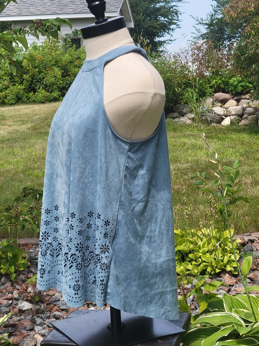 Taylor & Sage Dusty Blue Halter Suede-Look Laser Cut Size Small - Picture 8 of 10